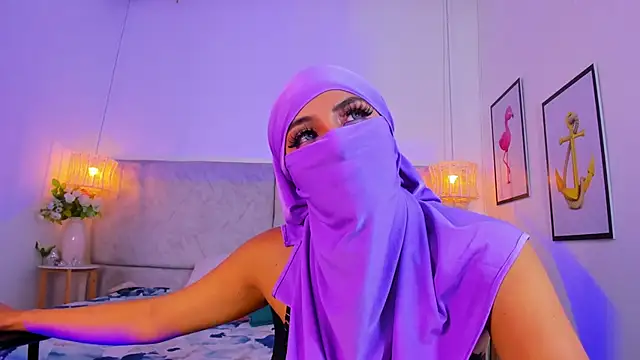 naomiii   online show from October 25, 2025, 11:53 am