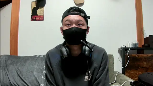 Snapshot of tuki_fu chatting on December 15, 2024, 11:01 am tuki fu online show from December 15, 2024, 11:01 am