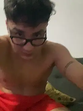 LCarreraa online show from February 13, 2025, 12:24 am