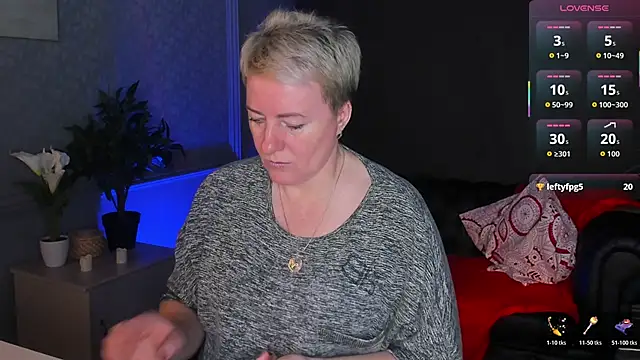 Nika Smit online show from April 5, 2026, 5:14 am