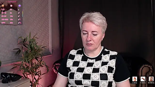 Nika Smit online show from July 17, 2026, 5:26 am