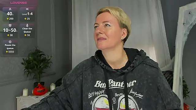 Nika Smit online show from October 31, 2025, 10:12 am