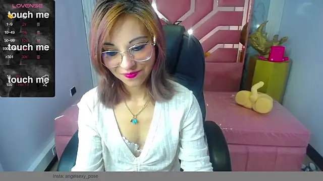 abril ch  online show from May 26, 2026, 12:14 pm