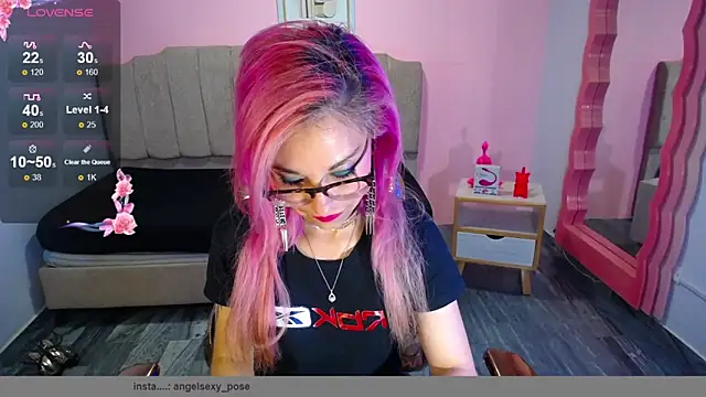 abril ch  online show from November 5, 2025, 10:51 am