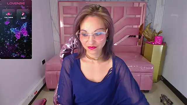 Snapshot of abril_ch_ chatting on April 6, 2026, 12:28 pm abril ch online show from April 6, 2026, 12:28 pm