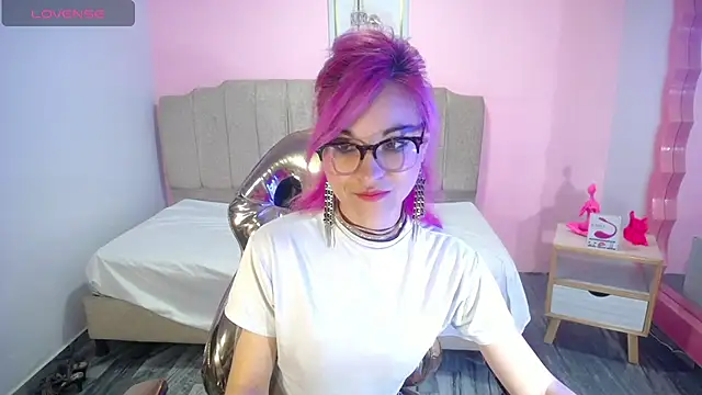 abril ch  online show from October 6, 2025, 10:49 am