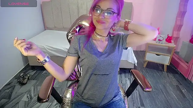 abril ch  online show from October 9, 2025, 10:38 am