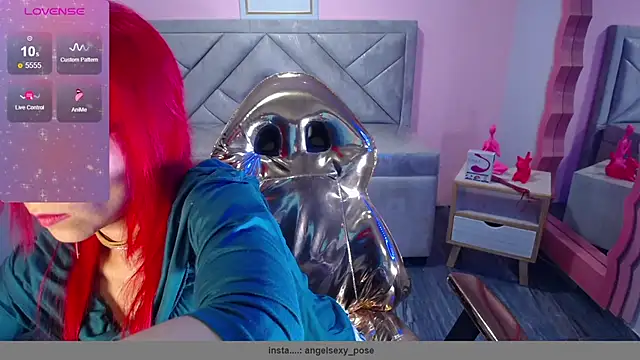 abril ch  online show from November 17, 2025, 10:52 am