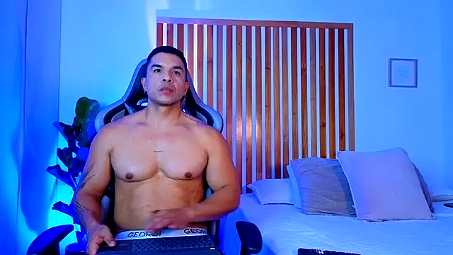 estebandelouis online show from May 10, 2026, 2:15 am