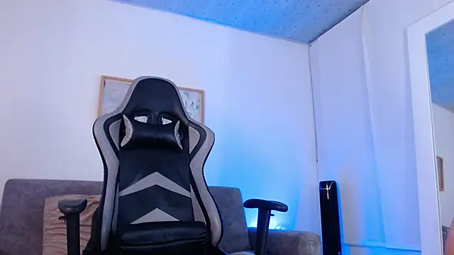 estebandelouis online show from April 13, 2026, 11:03 am