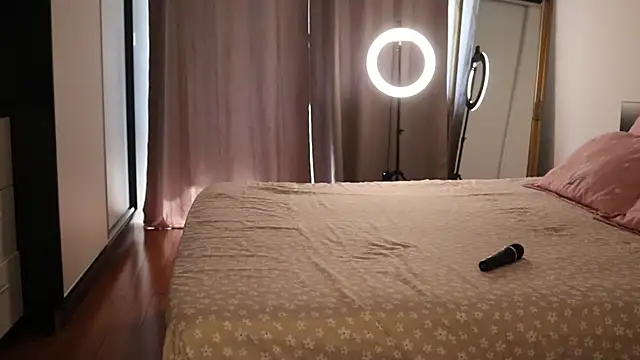 IvyKaelani online show from March 18, 2026, 8:39 am