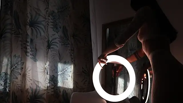 IvyKaelani online show from November 21, 2025, 11:20 am