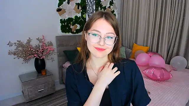 Snapshot of SereneFlame chatting on February 28, 2025, 3:59 pm SereneFlame online show from February 28, 2025, 3:59 pm