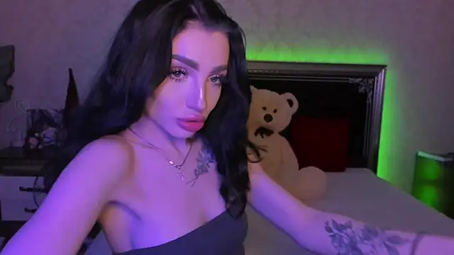 NancyLovee  online show from February 12, 2025, 9:11 pm