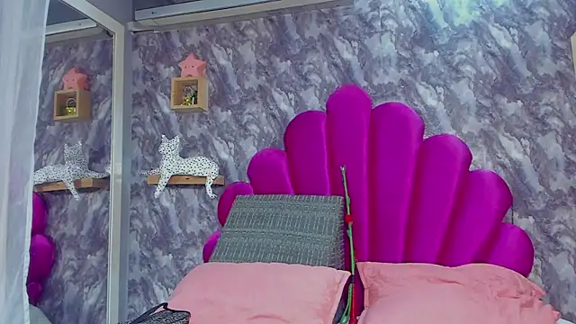 EMMAPARISS online show from October 11, 2025, 11:55 am