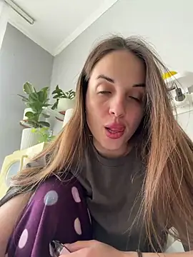 AmiLavs online show from April 14, 2026, 10:42 am