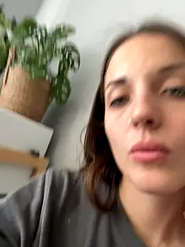 AmiLavs online show from November 6, 2025, 10:08 am