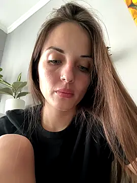 AmiLavs online show from November 8, 2025, 11:25 am