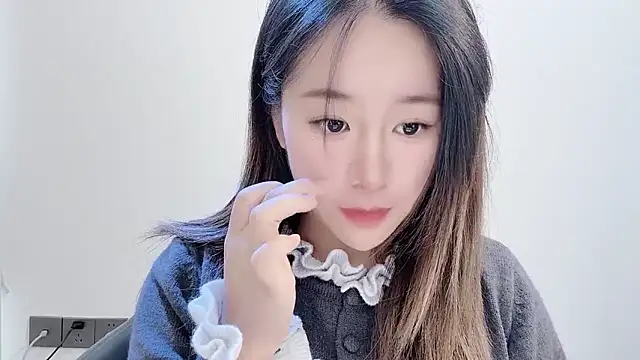 chloe-01 online show from November 14, 2025, 3:21 am