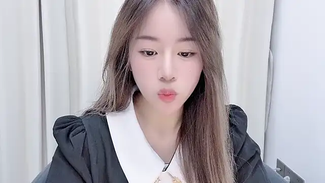 chloe-01 online show from December 12, 2024, 12:22 pm