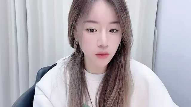 chloe-01 online show from December 22, 2024, 12:16 pm