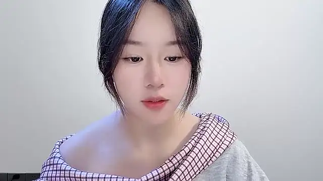 chloe-01 online show from November 16, 2025, 3:00 am