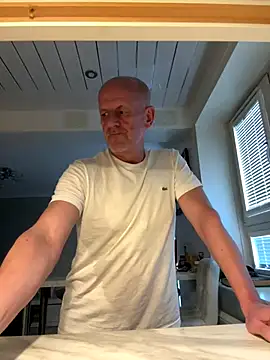 malematureisbest online show from December 19, 2025, 11:56 am