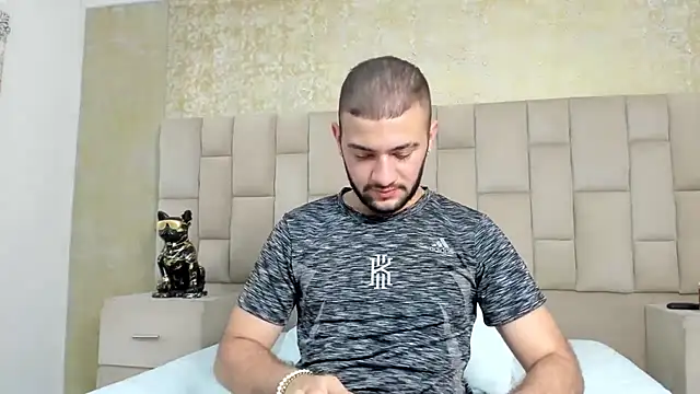 MaximusDick1  online show from November 5, 2025, 4:26 am