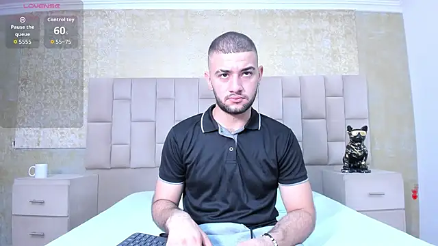 MaximusDick1  online show from October 23, 2025, 3:38 am