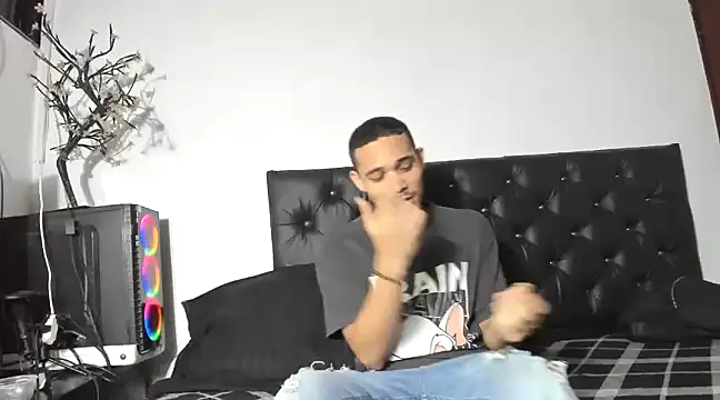 cali and lili online show from December 4, 2024, 2:14 am