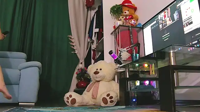 EvelynAisha online show from July 25, 2026, 3:29 pm
