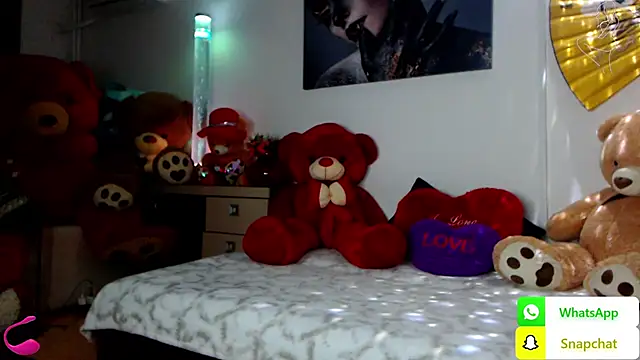 EvelynAisha online show from March 7, 2025, 7:49 pm