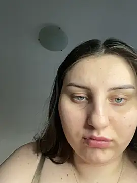 KarinaCelinne online show from February 25, 2025, 1:00 pm