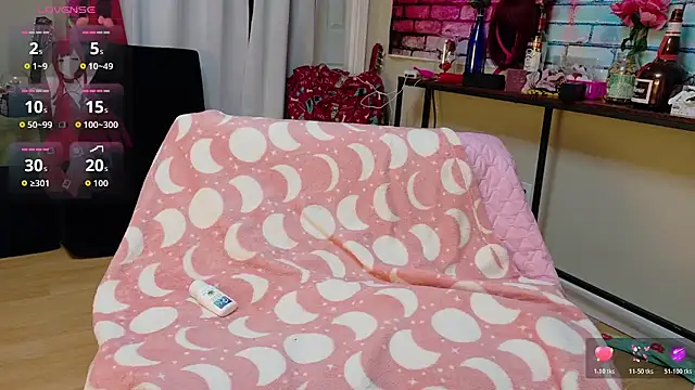 Snapshot of Luna1984 chatting on February 24, 2026, 7:37 pm Luna1984 online show from February 24, 2026, 7:37 pm