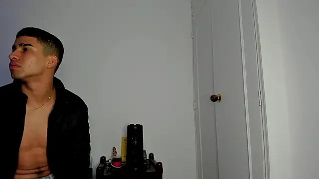 andy 0018 online show from February 10, 2025, 7:58 am