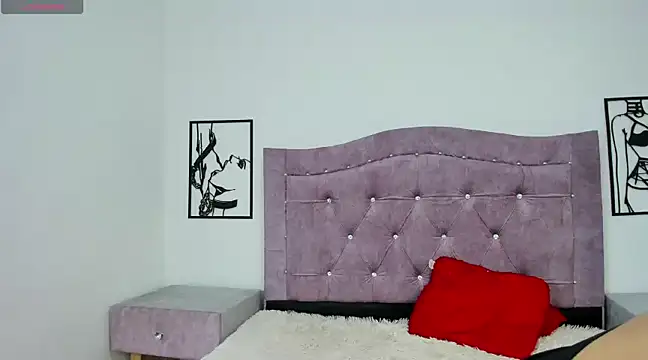 Snapshot of LunaSmitt chatting on March 13, 2025, 1:32 am LunaSmitt online show from March 13, 2025, 1:32 am