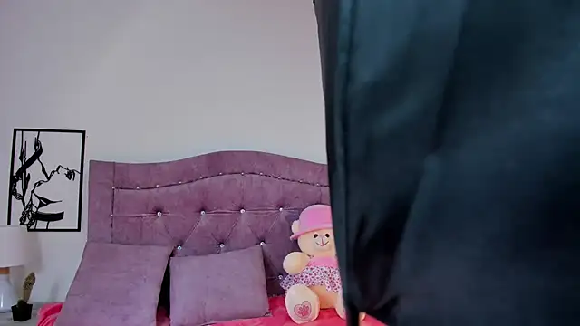 Snapshot of LunaSmitt chatting on September 28, 2025, 1:12 am LunaSmitt online show from September 28, 2025, 1:12 am