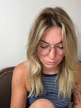 carlaaa online show from June 16, 2026, 9:04 pm