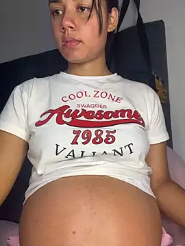 Snapshot of _Luana chatting on February 19, 2026, 1:24 am Luana online show from February 19, 2026, 1:24 am