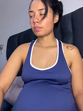 Snapshot of _Luana chatting on February 3, 2026, 3:28 pm Luana online show from February 3, 2026, 3:28 pm