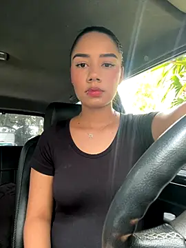  Luana online show from November 10, 2025, 5:51 pm