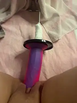 luisa1 online show from November 15, 2025, 7:40 pm