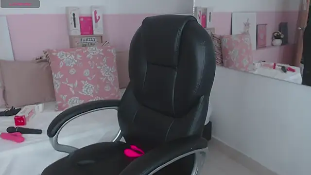 violeta leon online show from September 9, 2025, 4:22 am