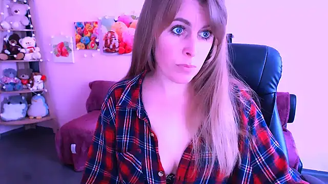 Hot Milady online show from April 14, 2026, 7:57 am