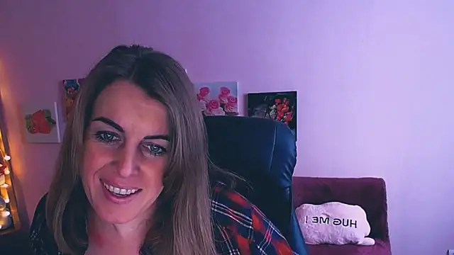 Hot Milady online show from February 5, 2025, 7:39 am