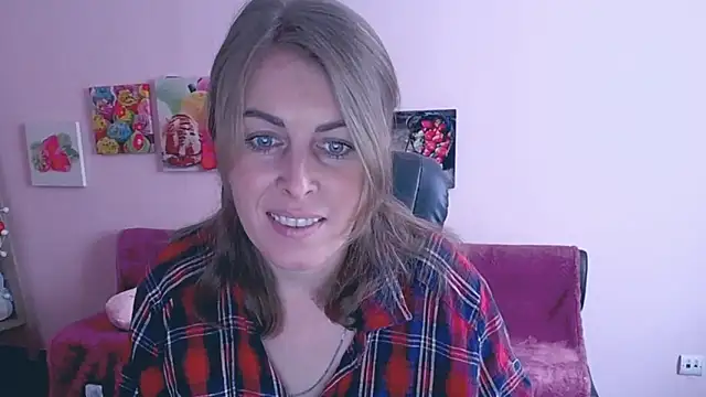 Hot Milady online show from March 10, 2025, 8:28 am