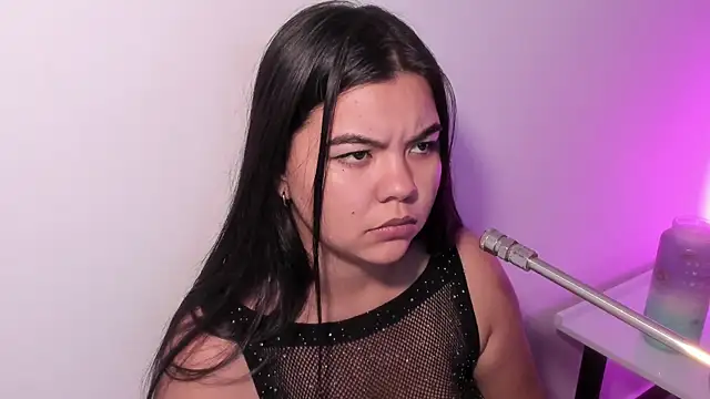 klhoe boobs online show from August 1, 2026, 8:18 pm