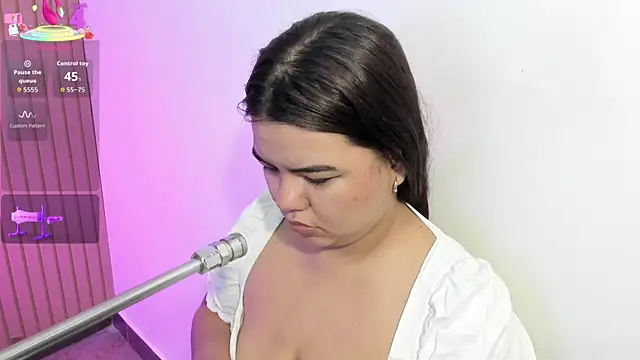 klhoe boobs online show from July 2, 2026, 7:31 pm