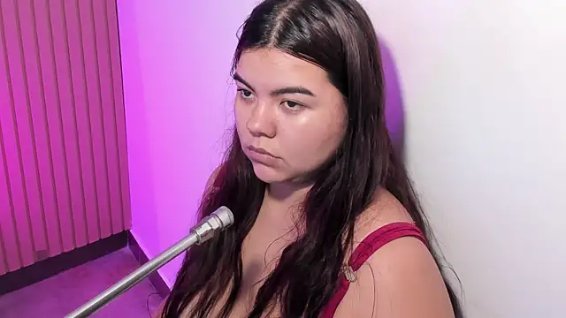 klhoe boobs online show from July 18, 2026, 7:44 pm