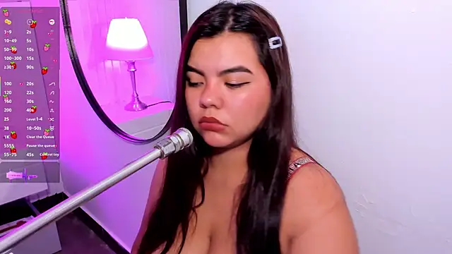 klhoe boobs online show from June 26, 2026, 9:09 pm